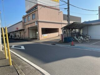 駐車場入口（線路沿い）